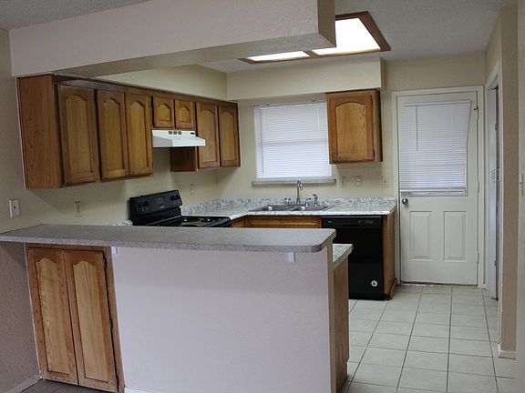 3rd image of 618 Cousins Ln APT A