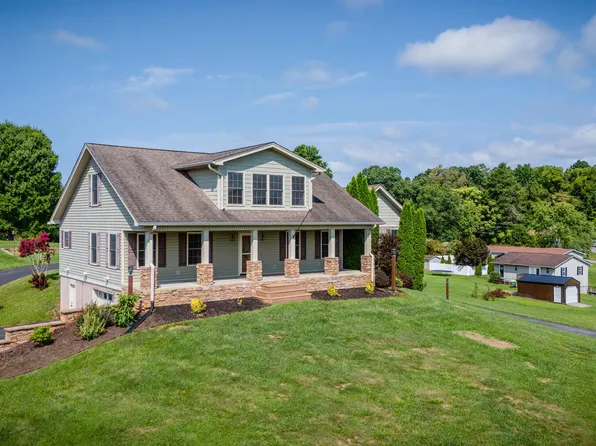108 Willocks Rd, Johnson City, TN 37601