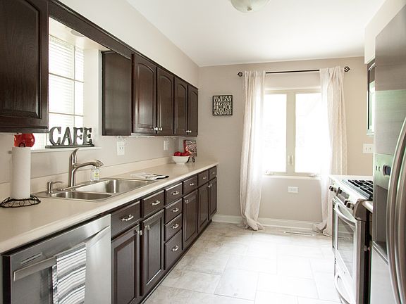 5th image of 426 E Robertson St