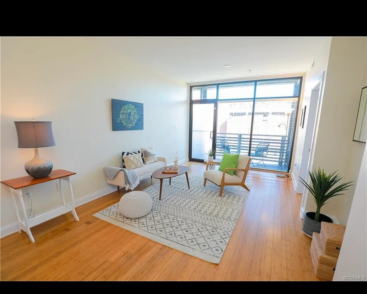 2 bed, 1052 sqft, $2,000 — Photo 4