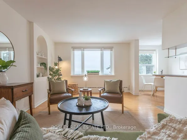 2693 Lake Shore Blvd W #1, Toronto, ON M8V 1G6