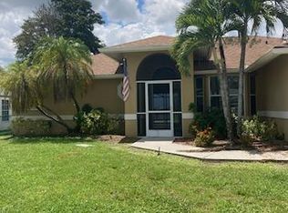 1094 Grove Dr, Naples, FL 34120