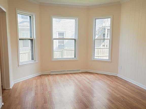 5th image of 32 Oak Ave #1