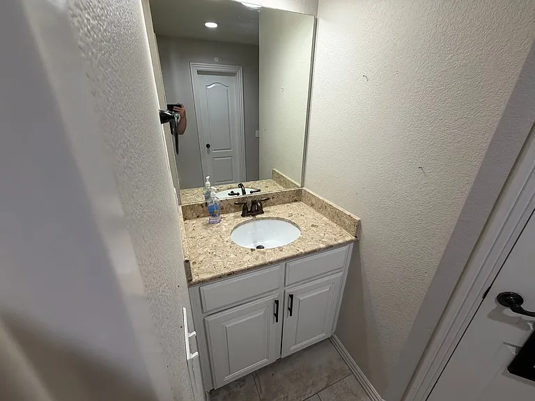 561 N Rupple Rd — Photo 17