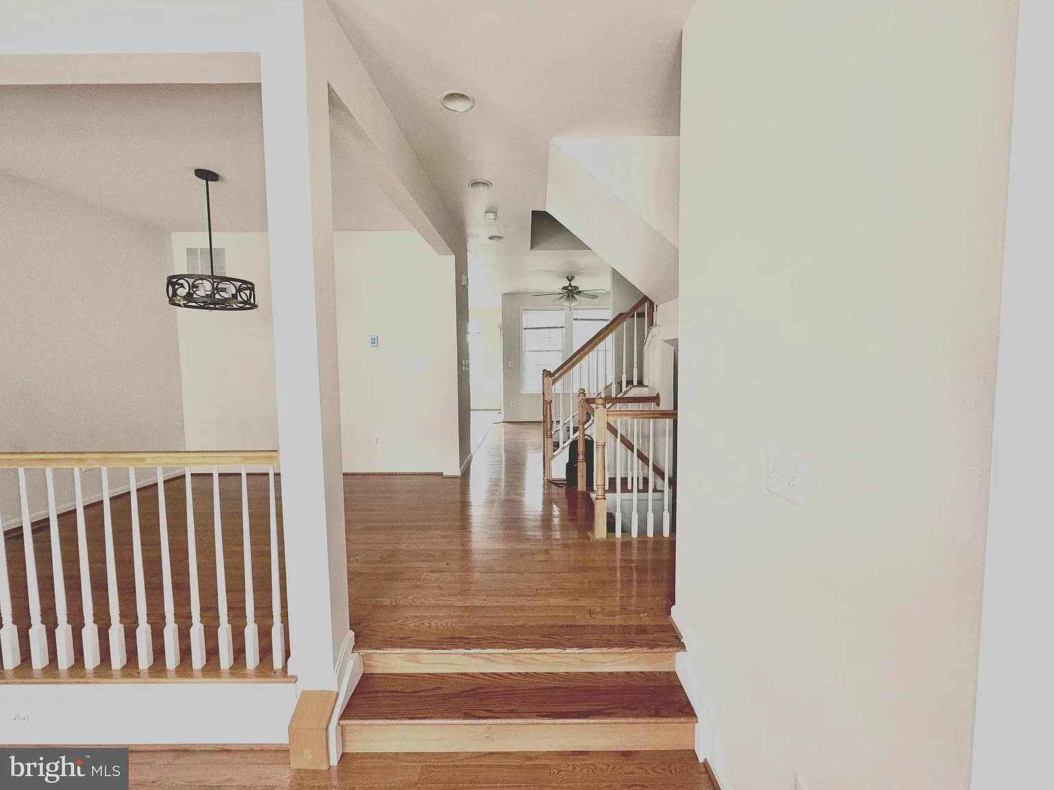3 bed, 5.0 bath, 2365 sqft, $3,600 — Photo 4