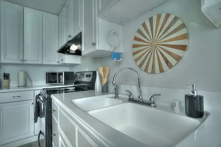 3 bed, 1180 sqft, $3,995 — Photo 4