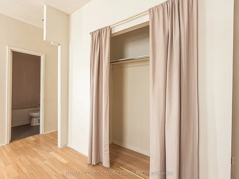225 Gladstone Ave #204 — Photo 4