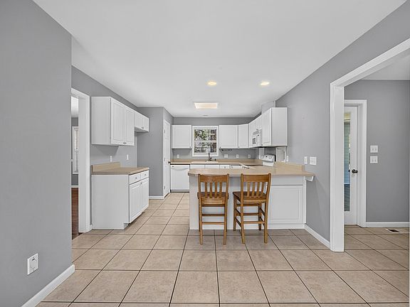 5th image of 41 Colony House Ct