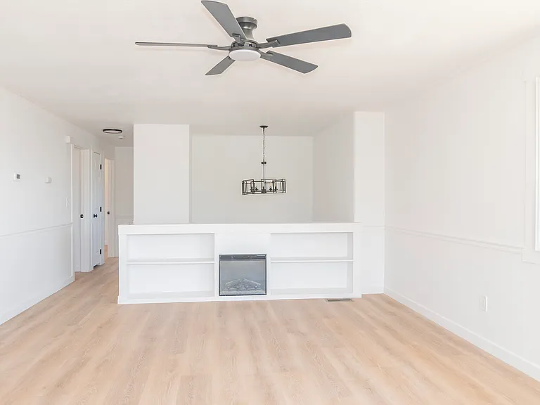 148 S Rogers Ave — Photo 6