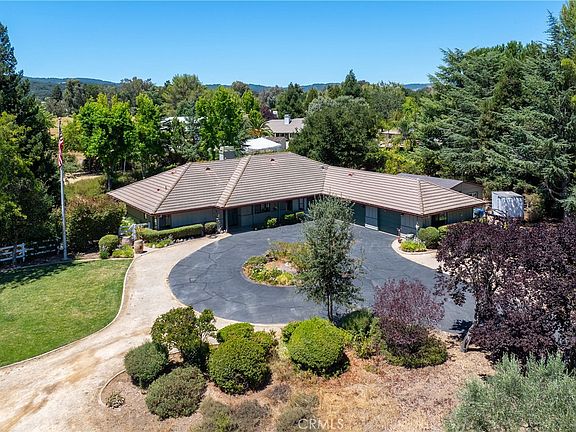 2nd image of 1380 Shane Ln