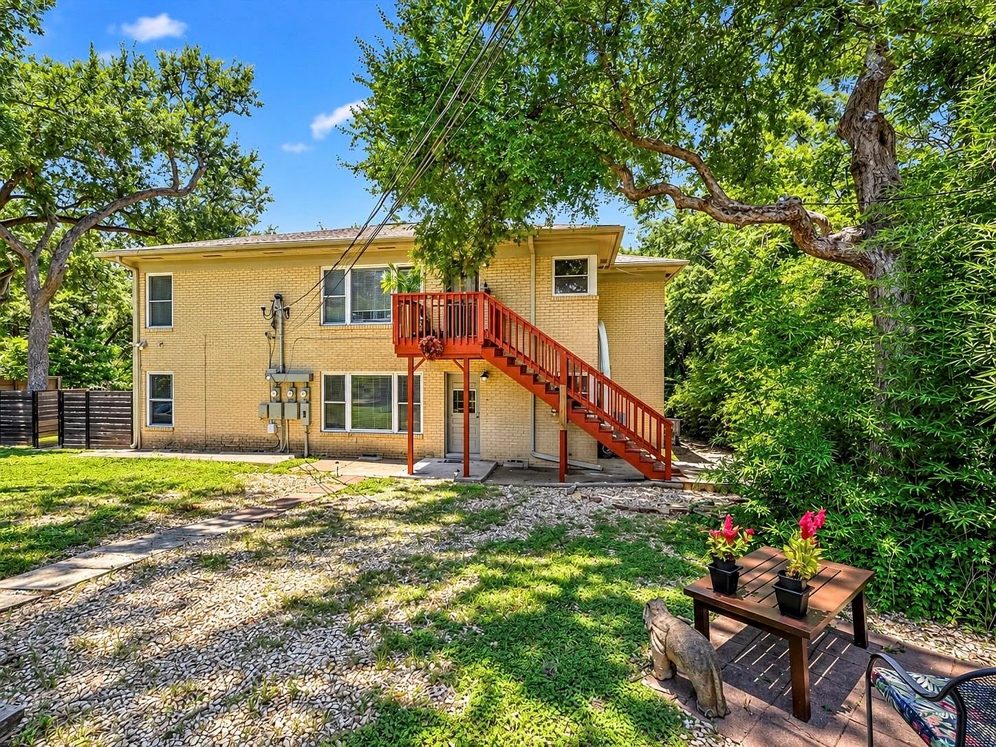 2 bed, 1.0 bath, 1495 sqft, $2,795 — Photo 2