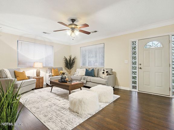 3rd image of 2122 GILMORE Street