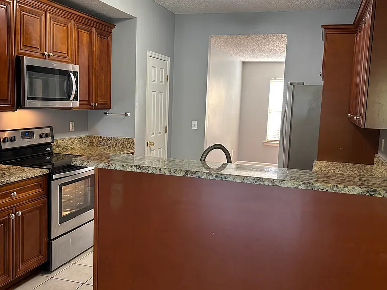 110 Meadowglade Ln — Photo 16