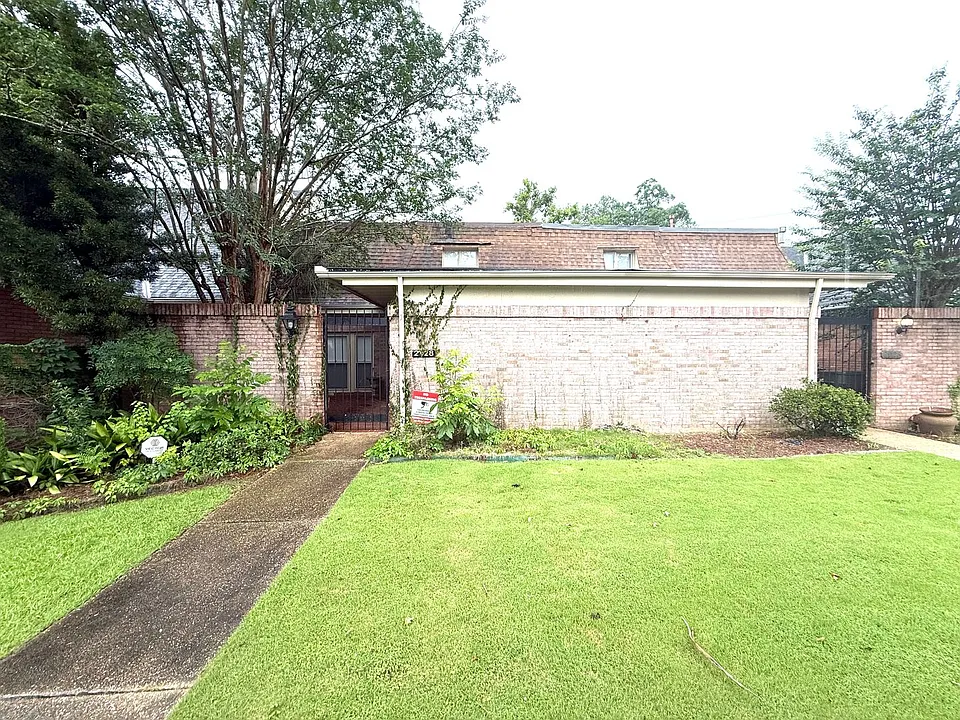 2028 Hazel Hedge Ln