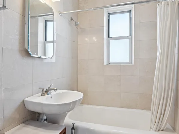 67-12 Yellowstone Boulevard image 17 of 20