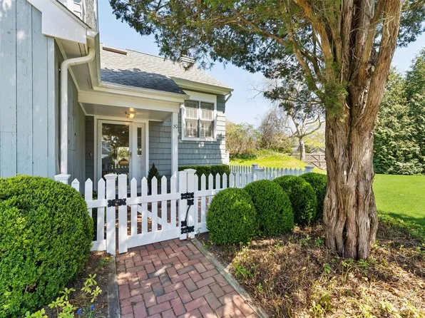 30 Brittany Lane #30, Westhampton Beach, NY 11978