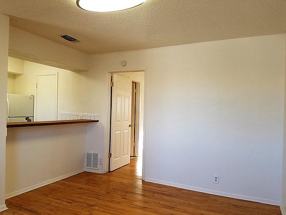 3rd image of 200 E Courtland Pl APT 16