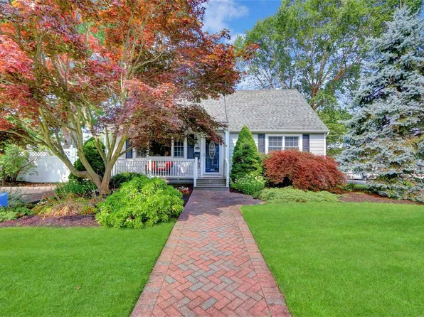 456 Renee Drive, Bayport, NY 11705