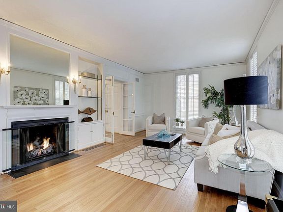 5th image of 3807 Blackthorn St