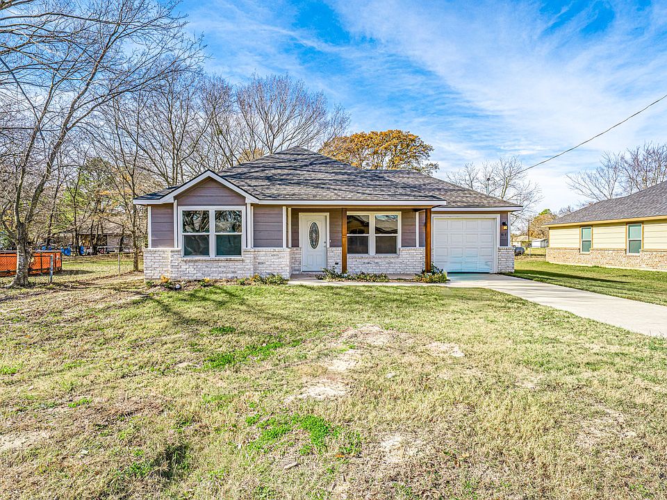 1st image of 917 Red Oak Dr