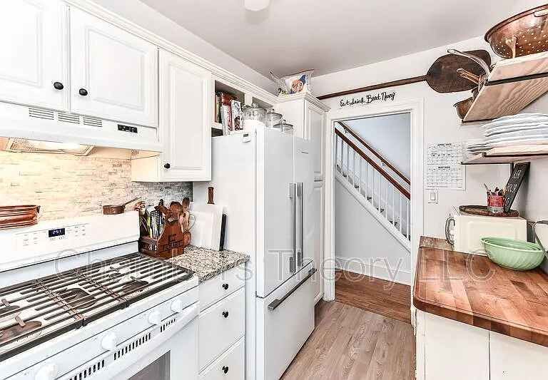 2705 Russell Rd — Photo 3