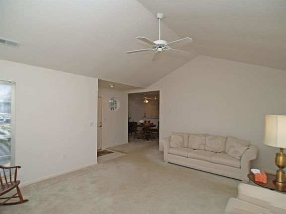 4th image of 3635 Colonial Dr