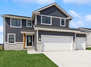1112 Deer Ridge Dr NW, Bondurant, IA 50035