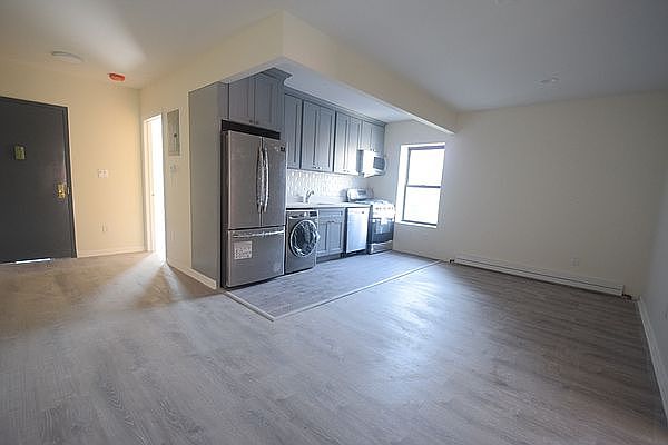 1st image of 321 Smith St #3