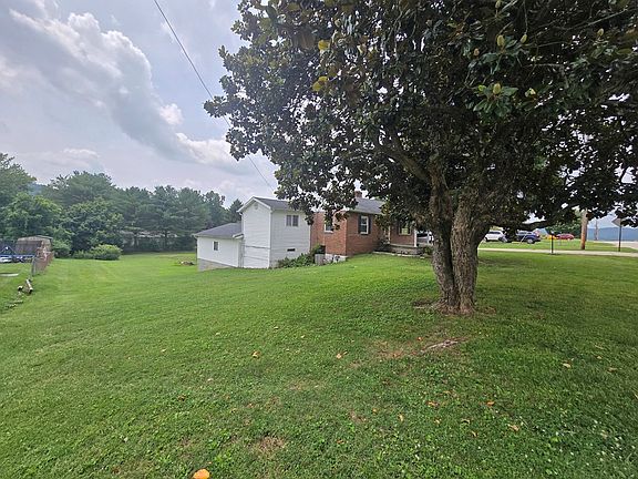 3rd image of 1226 Hogan St