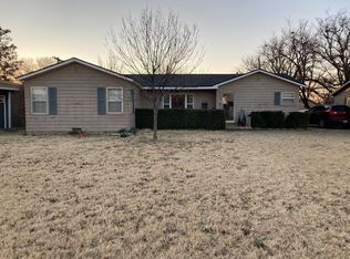 1407 Travis St, Plainview, TX 79072