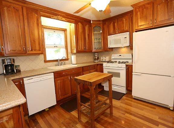 3rd image of 120 N Ash St