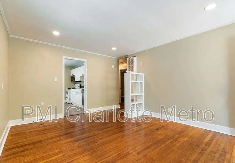 1733 Academy St — Photo 4