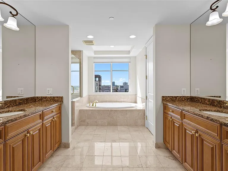 300 Beach Dr NE #1201 — Photo 31