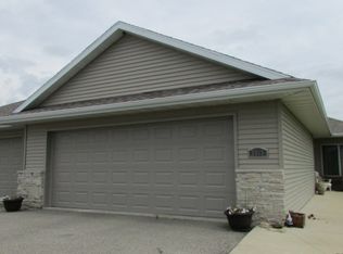 5565 Summerland Dr, Waterloo, IA 50701