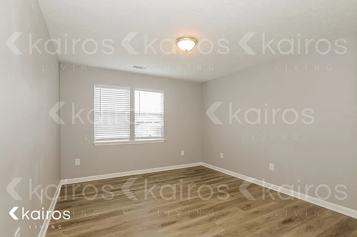 415 Deerpark Dr — Photo 11