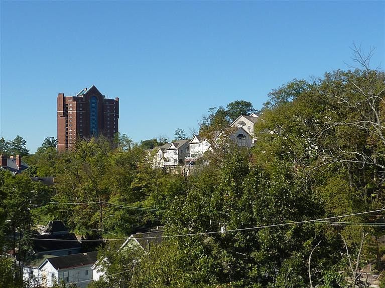 1st image of 542 Empress Ave