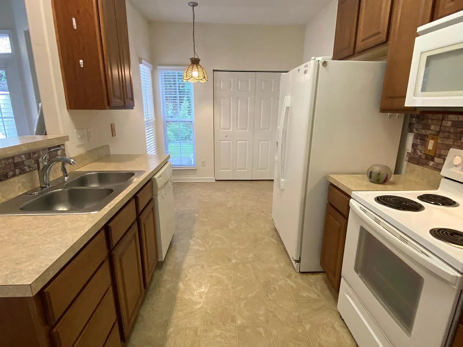 3 bed, 1635 sqft, $1,850 — Photo 4