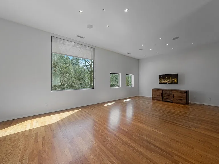 4001 Bowser Ave #B — Photo 9
