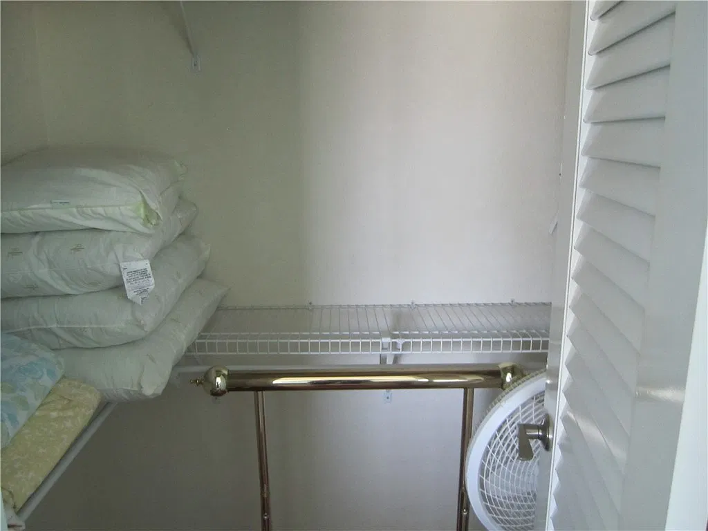 3 bed, 2.0 bath, 1966 sqft, $3,800 — Photo 3