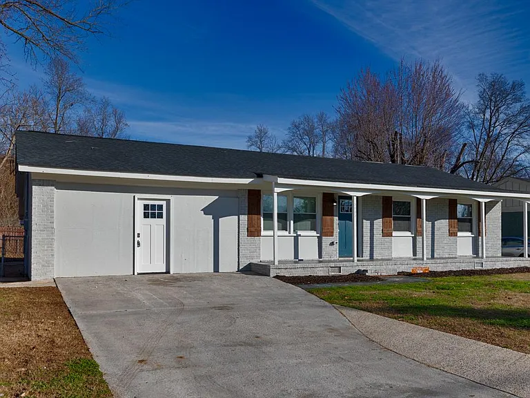 3903 Telstar Cir SW — Photo 2