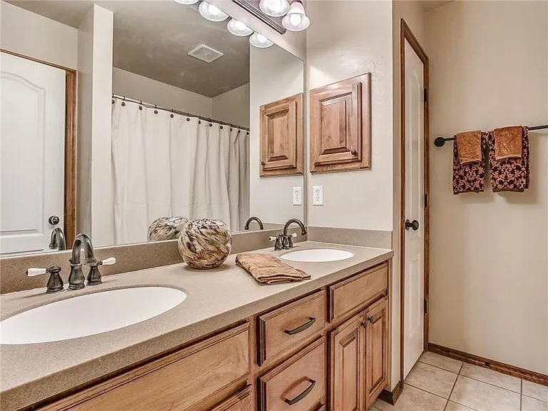 1304 Fairsted Ct — Photo 15