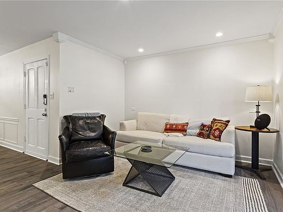 2nd image of 53 La Rue Pl NW