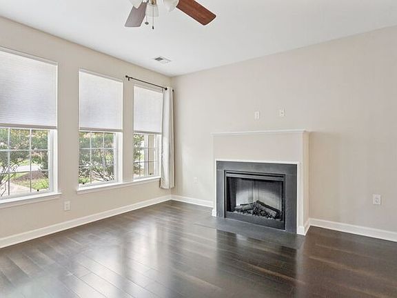 5th image of 600 Edelen Station Pl APT 102