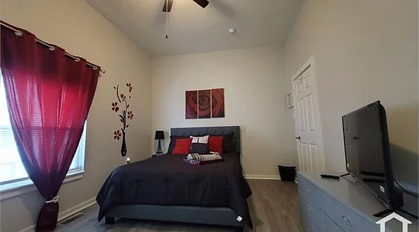 1145 Bates St — Photo 6