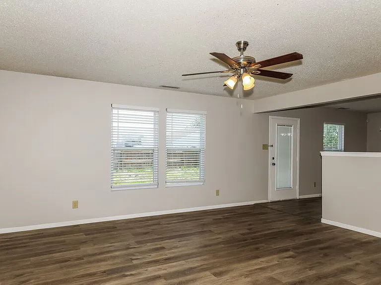 3143 Danube Way — Photo 5