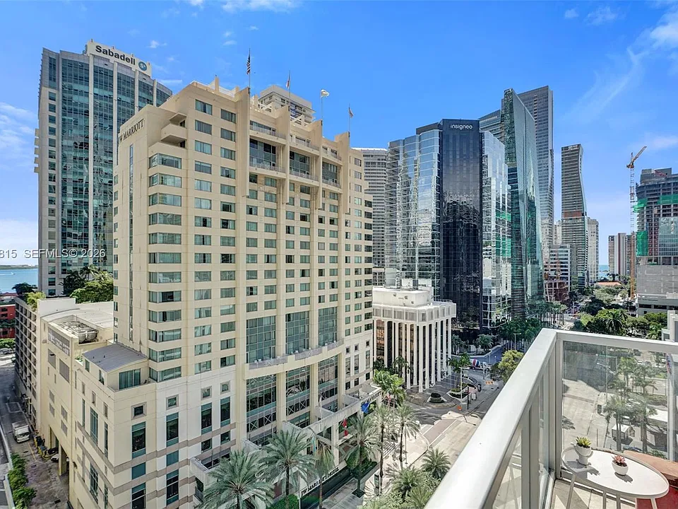 1060 Brickell Ave #1207
