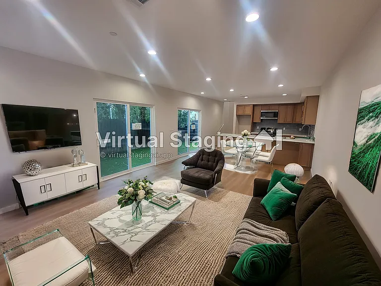 7134 1/2 Yarmouth Ave — Photo 1