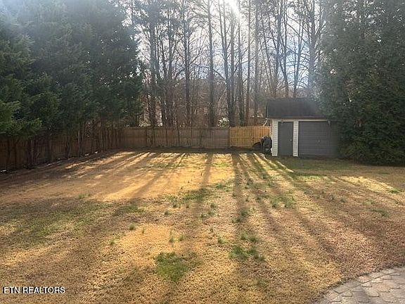 4th image of 1836 Westcliff Dr