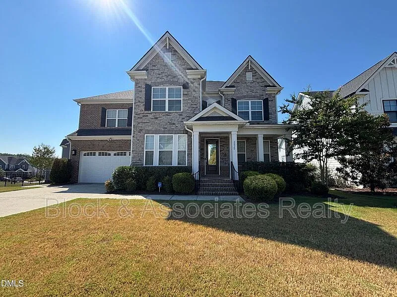 5 bed, 4.5 bath, $3,250 — Photo 1