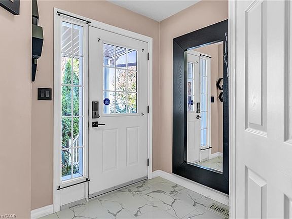 3rd image of 193 Mountain Laurel Cres